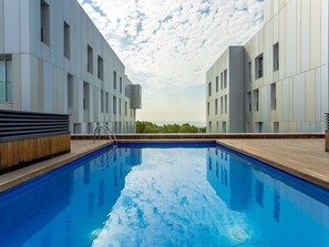 Room - UD Rambla Suites Pool 61D 1BR Suite (Barcelona)