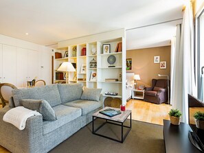 1 bedroom, Internet - UD Rambla Suites Pool 61D 1BR Suite (Barcelona)