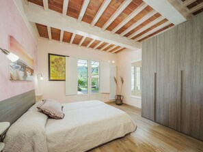 3 soverom, strykejern/-brett, reiseseng for barn og wi-fi (inkludert)