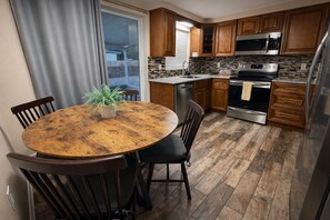 Frigorífic, microones, forn i placa de cuina 