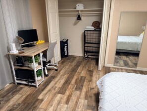 2 Schlafzimmer, Schreibtisch, Bügeleisen/Bügelbrett, kostenloses WLAN