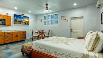 Tabla de planchar con plancha, wifi gratis y ropa de cama