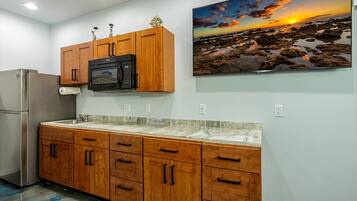 Fridge, microwave, coffee/tea maker, toaster