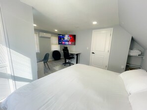 2 bedrooms, desk, iron/ironing board, free WiFi