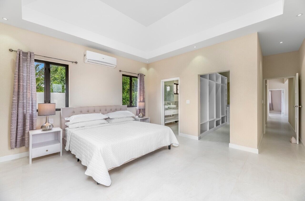 3 chambres, coffres-forts dans les chambres, fer et planche à repasser