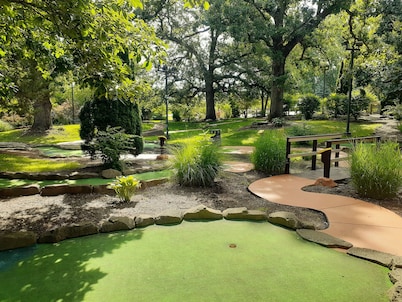 REST IN THE  FOREST RECENTLY REMODELED VILLA WALKING DISTANCE FROM STARVED ROCK