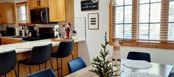 REST IN THE  FOREST RECENTLY REMODELED VILLA WALKING DISTANCE FROM STARVED ROCK 