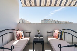 Property grounds - Modern 90 m2 apt with balcony w the sea view (Split)