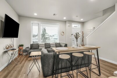 Tranquil Townhome in Prime Location