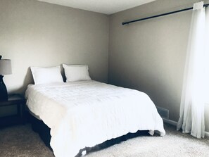 2 bedrooms, desk, iron/ironing board, free WiFi