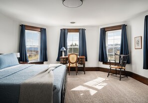 3 dormitorios, escritorio, tabla de planchar con plancha y cuna de viaje