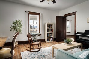 Interior - Ruby's Ranch - Modern farmhouse with fully fenced yard and mountain views! (Woodstock)