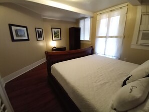 4 bedrooms, in-room safe, iron/ironing board, free WiFi