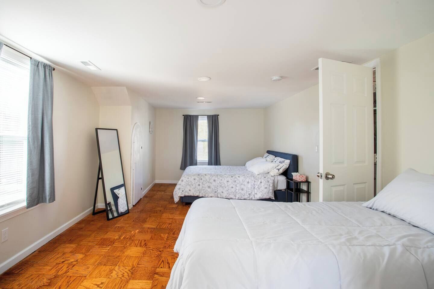 4 dormitorios, tabla de planchar con plancha, cuna de viaje y Internet