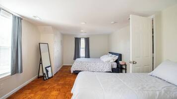 4 bedrooms, iron/ironing board, travel cot, Internet