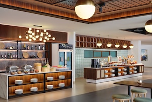 Desayuno buffet todos los días (con cargo)