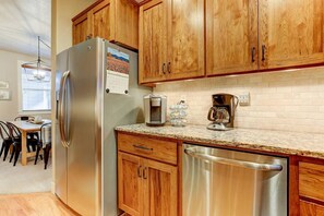 Frigorífic, microones, forn i placa de cuina 