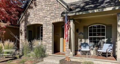 Comfortable & charming 2 story home in Sisters Oregon!