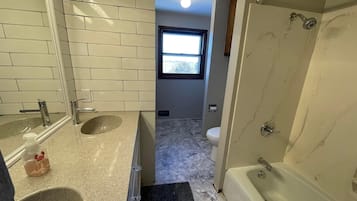 Combined shower/bathtub, towels, toilet paper