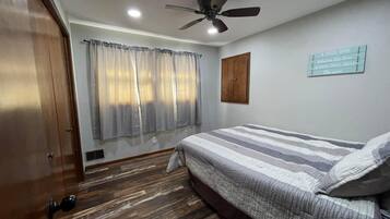 5 bedrooms, desk, travel crib, free WiFi