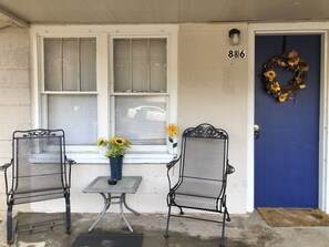 Terrace/patio - Sunflower Daze🌻 -35 min to beach-FAST wifi-kitchen (Crestview)