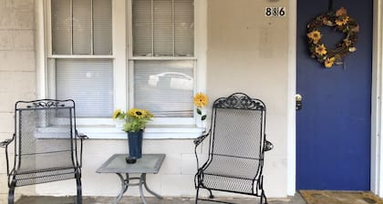 Sunflower Daze🌻 -35 min to beach-FAST wifi-kitchen