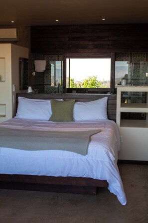 Ropa de cama de alta calidad, minibar, cortinas opacas