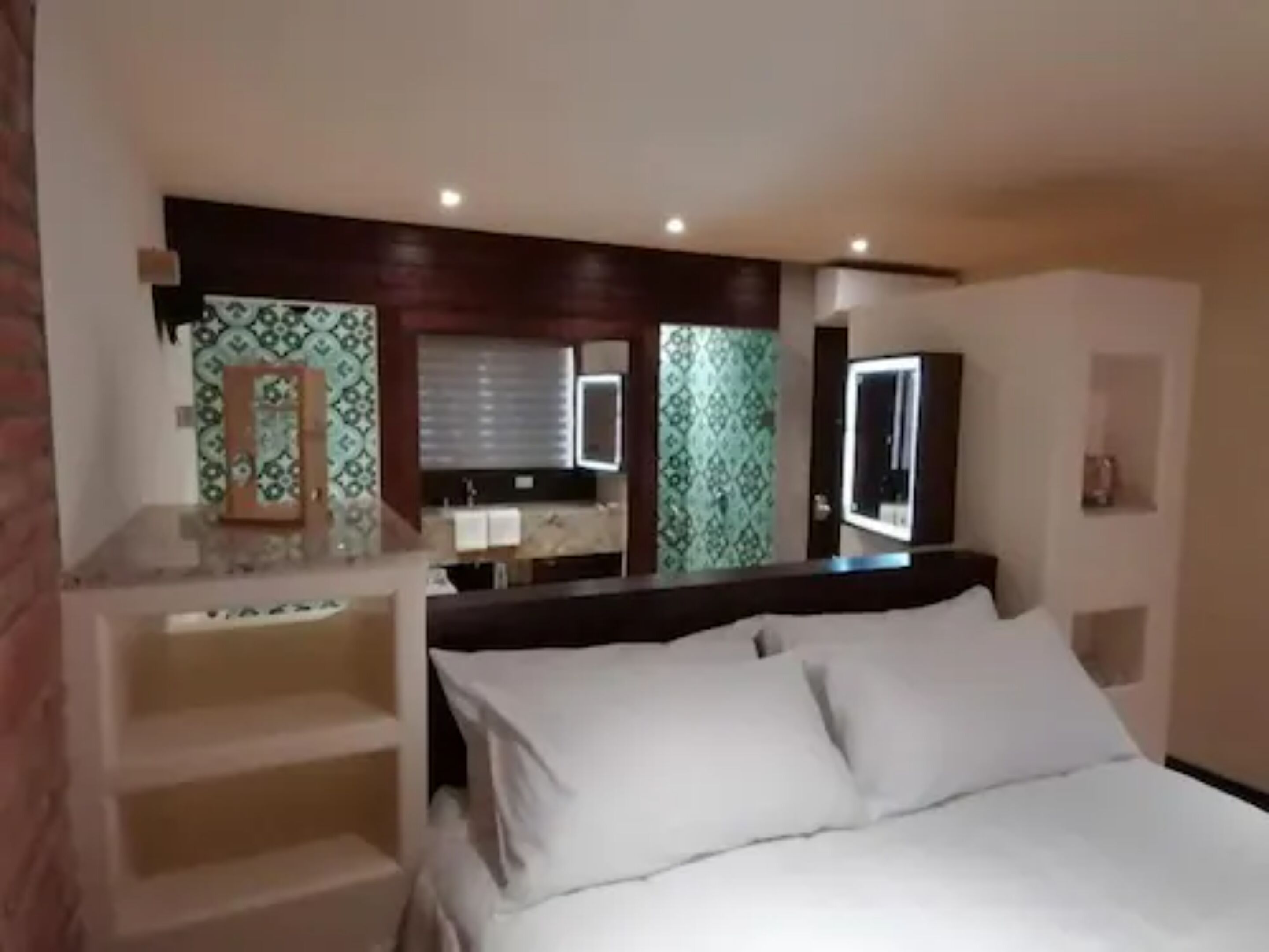 Comfort Cabin, Vineyard View | Premium bedding, minibar, blackout drapes, iron/ironing board