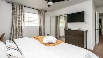 4 bedrooms, in-room safe, desk, iron/ironing board