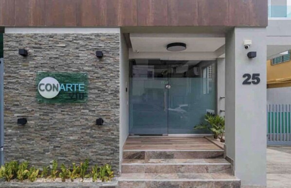 Exterior detail - The little palace (Santo Domingo)