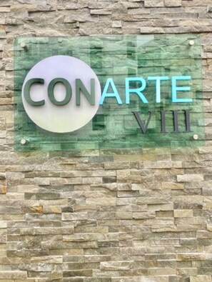Welcome to CONARTE VIII, a stylish address with a distinctive sign.