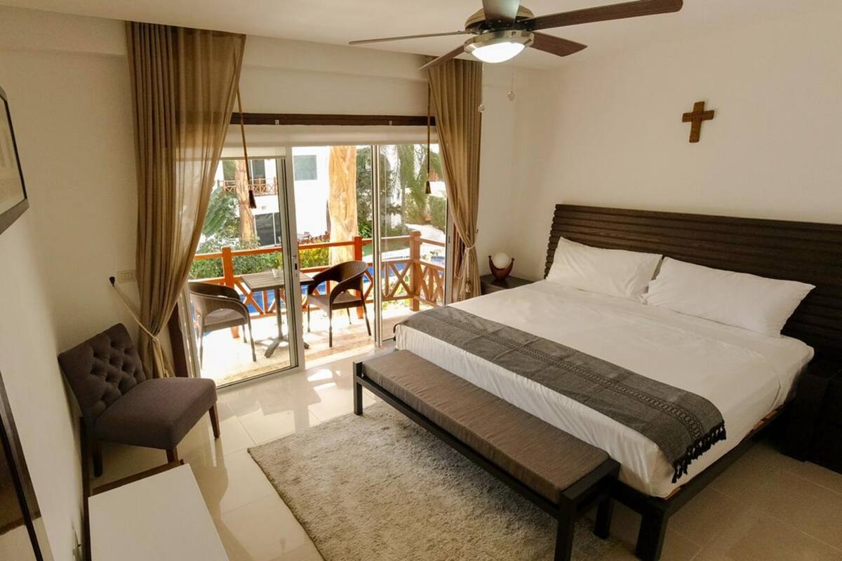 3 bedrooms, premium bedding, individually decorated