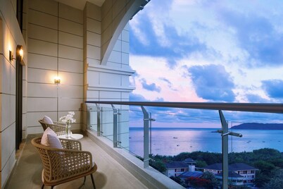 Holiday Inn Hotel and Suites Sanya Yalong Bay by IHG