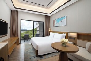 Caja de seguridad en la habitación, escritorio y cortinas blackout 