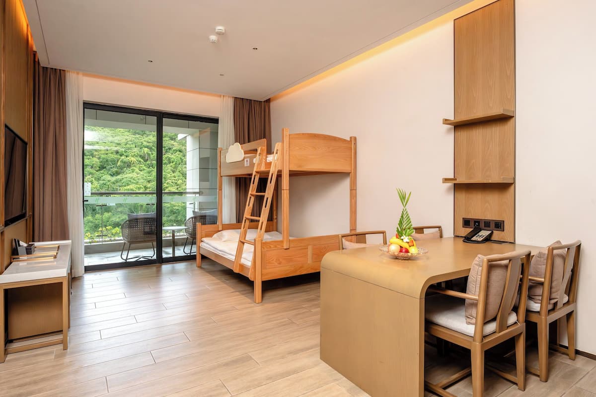 1 bedroom, in-room safe, desk, blackout curtains