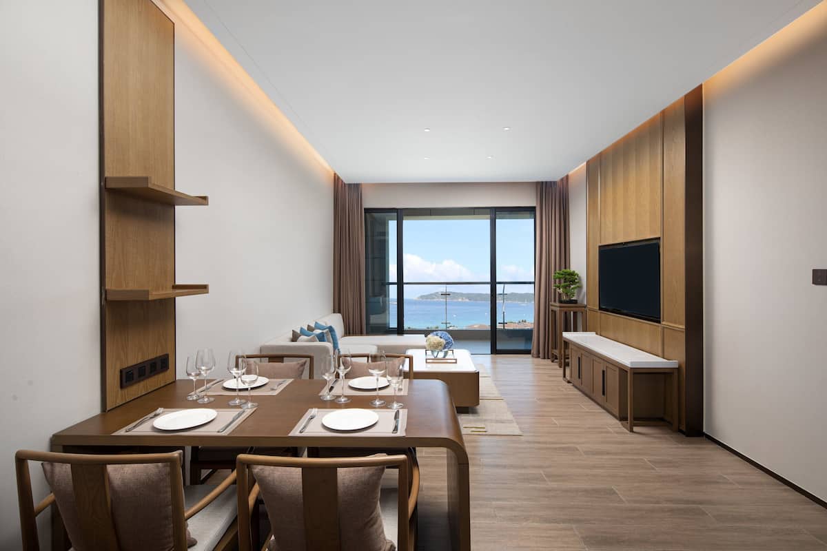 Sviitti, 2 makuuhuonetta (Dining Area) | 1 makuuhuone, tallelokero huoneessa, työpöytä, pimennysverhot