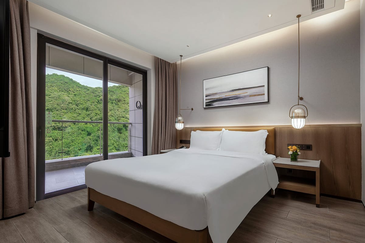Suíte, 1 cama King, vista para a montanha | 1 quarto, cofres nos quartos, escrivaninha, cortinas blackout
