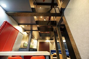 House | In-room dining