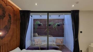 Chambre Deluxe | Coffres-forts dans les chambres, bureau, rideaux occultants