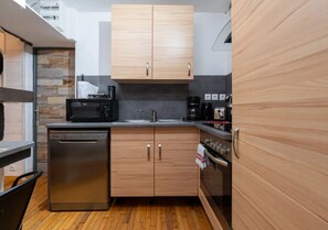 Kühlschrank, Mikrowelle, Ofen, Herdplatte