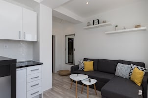 apartman (Superior One-Bedroom Apt) | Nappali | Síkképernyős tévé