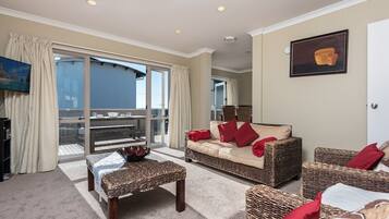 Télévision, table de tennis de table