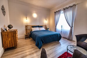 1 habitación, tabla de planchar con plancha, wifi y ropa de cama 