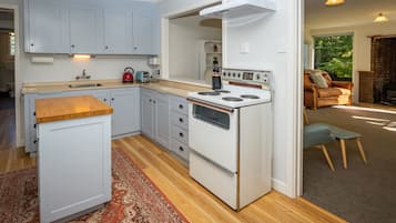 Fridge, microwave, oven, toaster