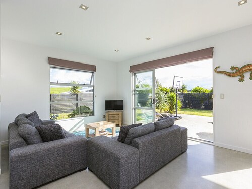 Paradise Haven - Omaha Holiday Home