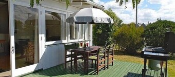 Hibiscus Cottage - Whangamata Bach