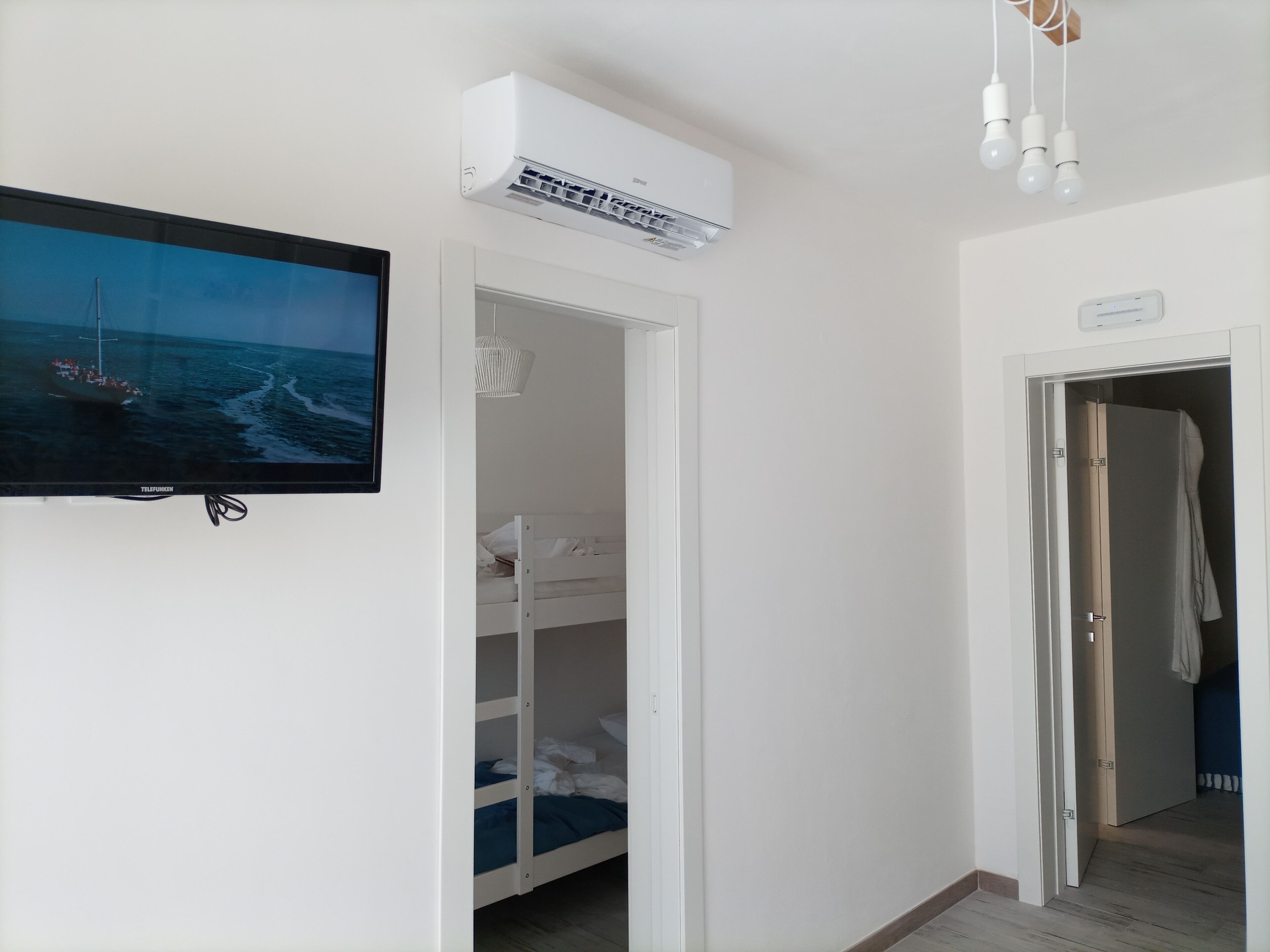 2 chambres, fer et planche à repasser, Wi-Fi, draps fournis