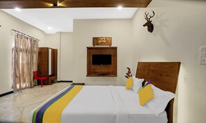 Quarto casal premium | Escrivaninha, ferros/tábuas de passar roupa