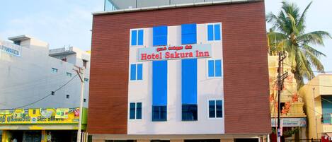 واجهة المنشأة