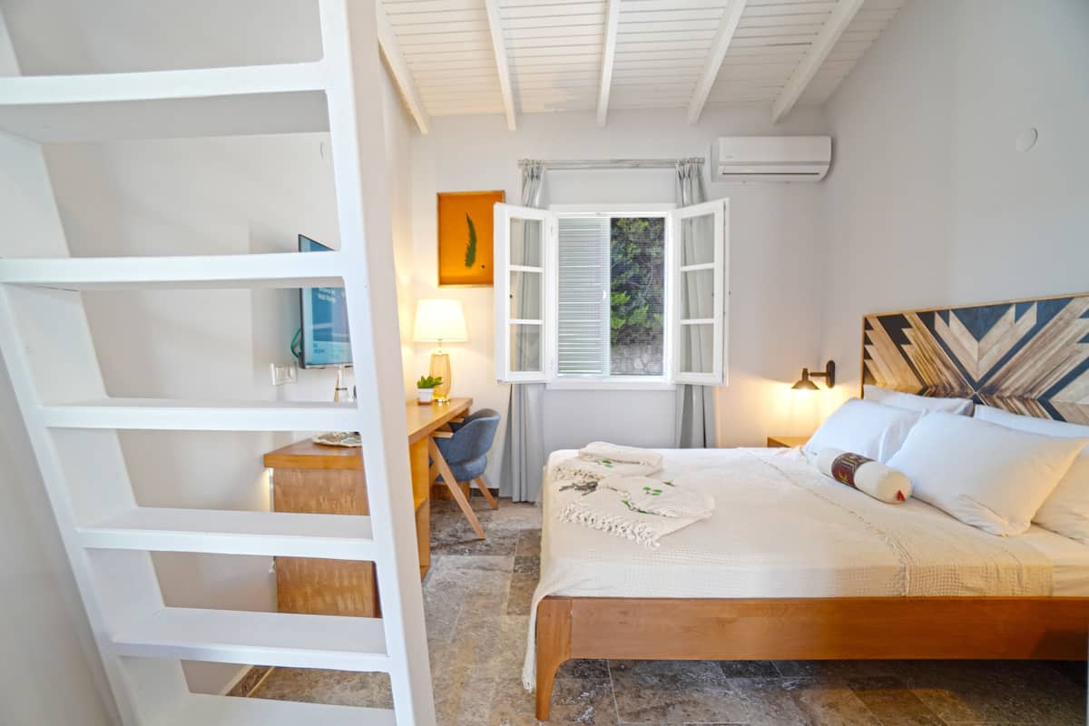 Habitación triple familiar, 2 habitaciones, para no fumadores, vista a la ciudad | Sábanas de algodón egipcio y ropa de cama de alta calidad